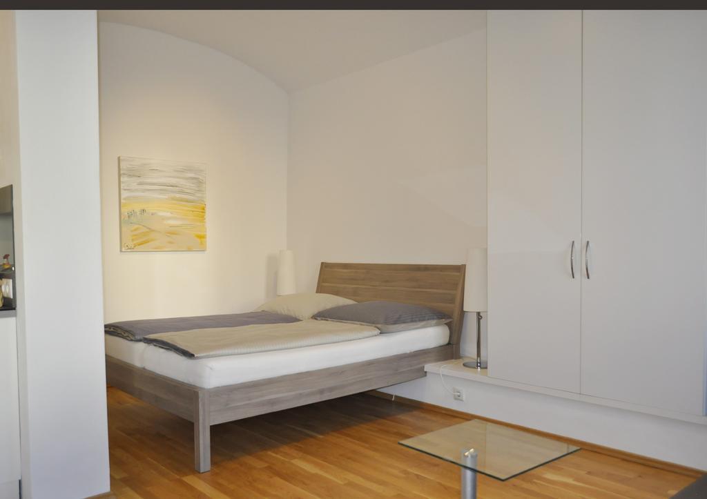 Ferienwohnung Im Univiertel Mit Garten Graz Exterior foto